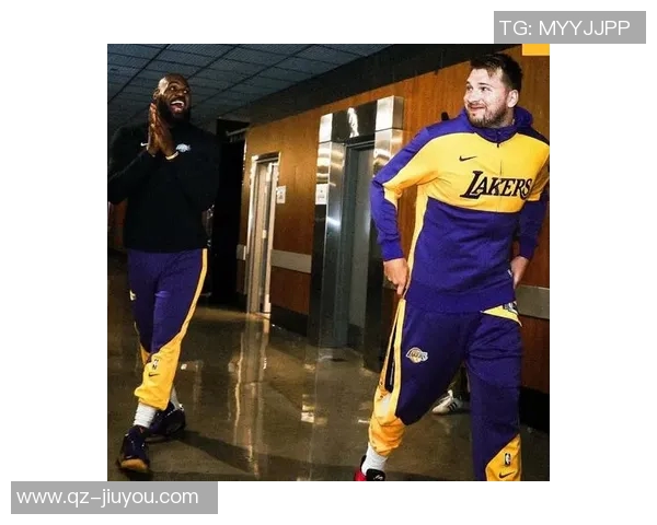 东契奇盛赞詹姆斯融入球队能力强调他多才多艺无人能挡 东契奇盛赞詹姆斯融入球队能力强调他多才多艺无人能挡